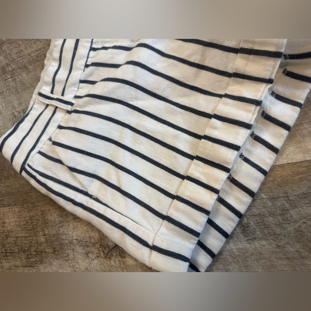 Express size 4 midi low rise, dressy look white jean shorts, thin pinstripe - Picture 2 of 10